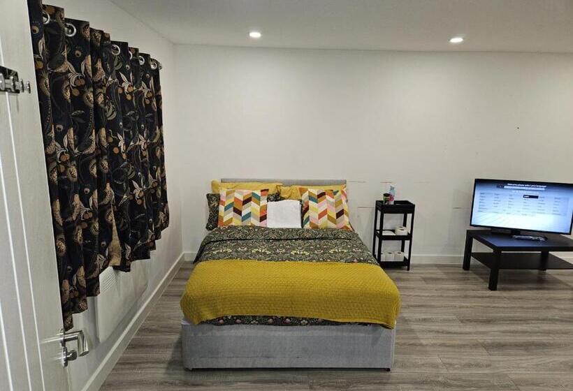 بنسيون A Home In A Room