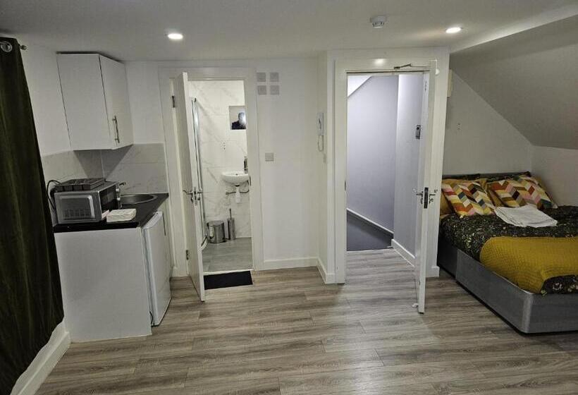 بنسيون A Home In A Room