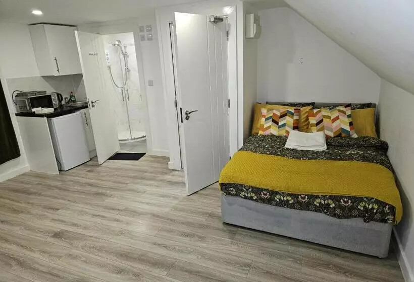 ペンション A Home In A Room