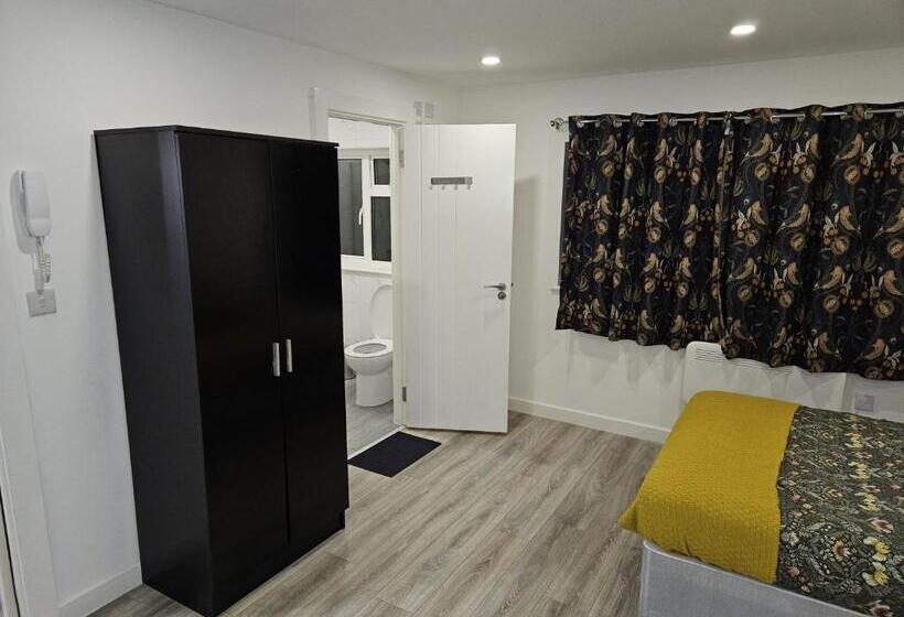 بنسيون A Home In A Room