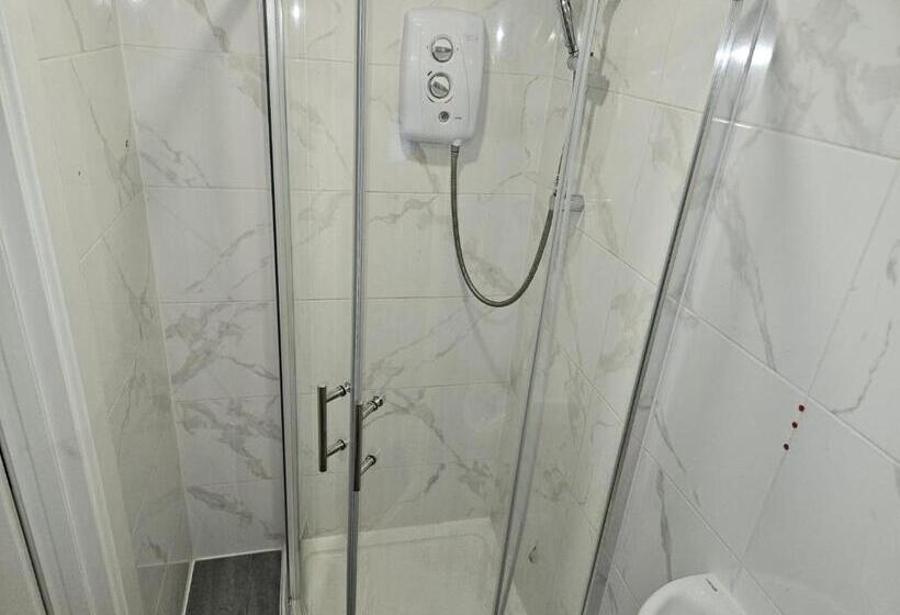 بنسيون A Home In A Room