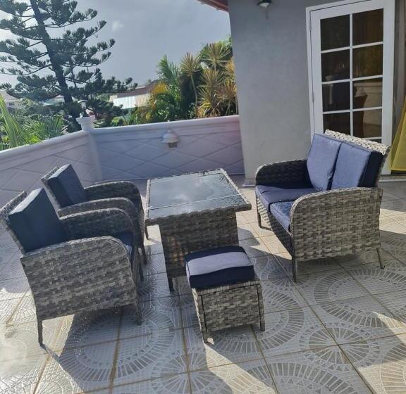 پانسیون Green Door Oasis