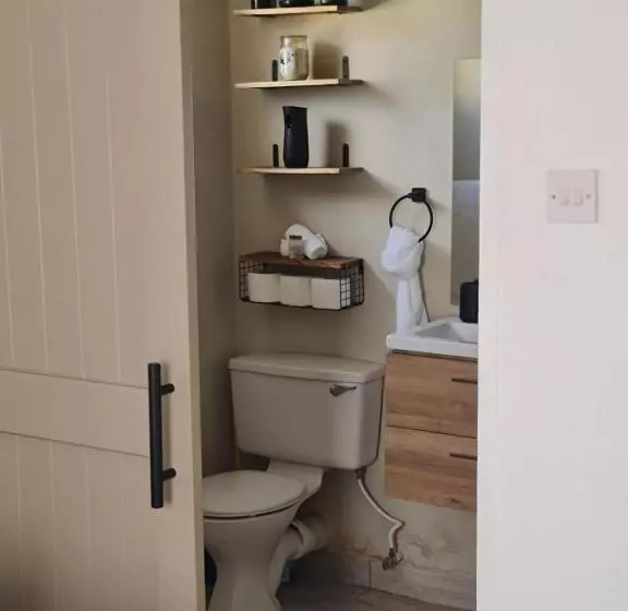 پانسیون Green Door Oasis
