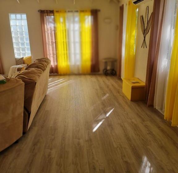 پانسیون Green Door Oasis