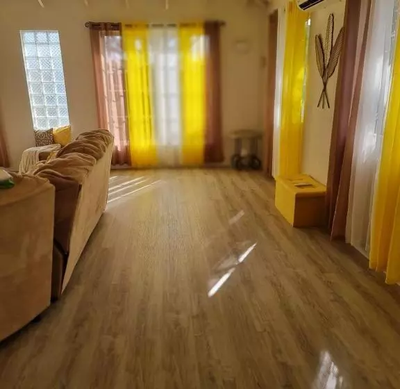 پانسیون Green Door Oasis