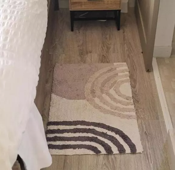 پانسیون Green Door Oasis