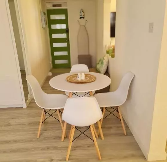 پانسیون Green Door Oasis