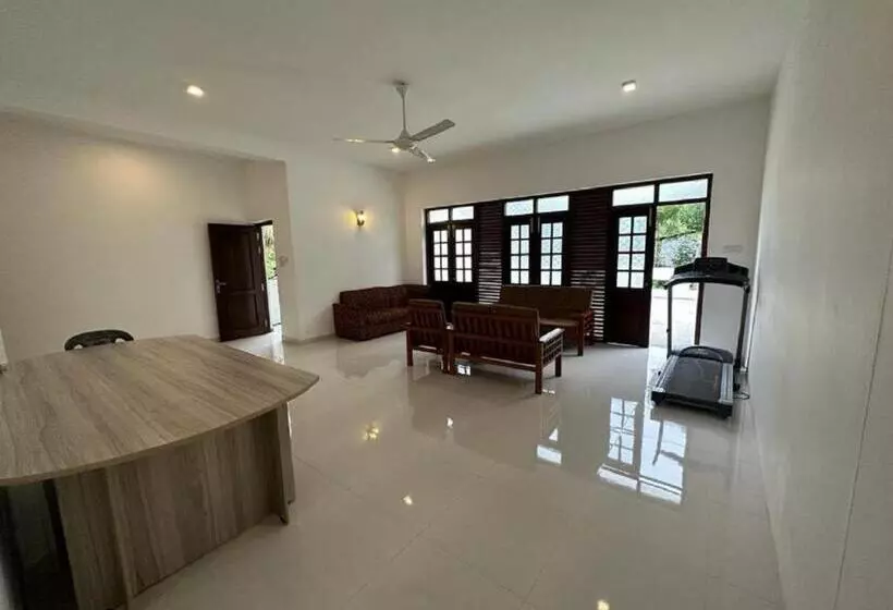 Majatalo Kaduwela Layathraa