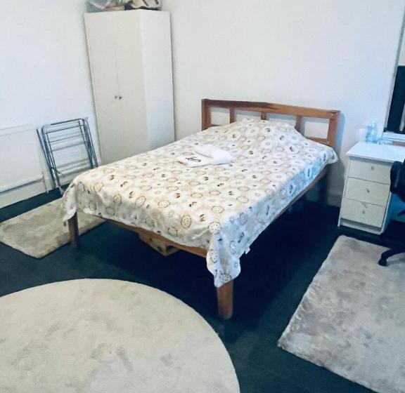 Majatalo Mia Property Two Mile Hill