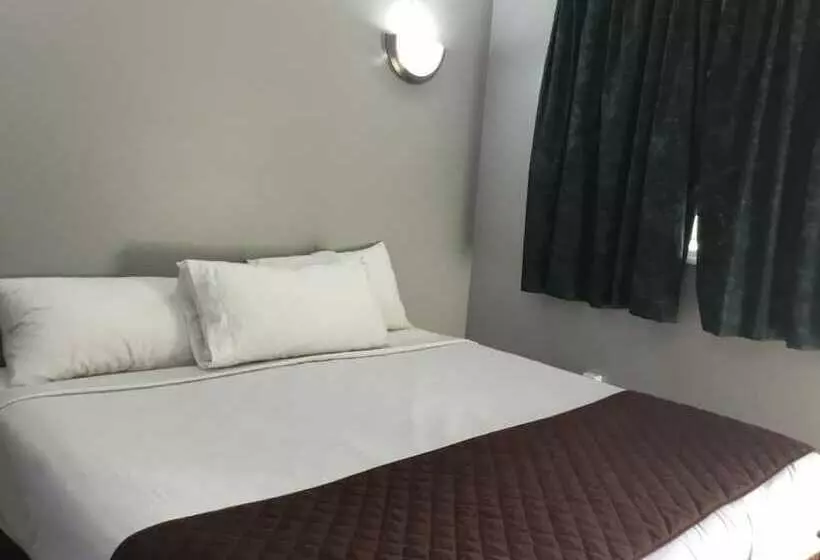 ホテル Americas Best Value Inn Avenel Woodbridge
