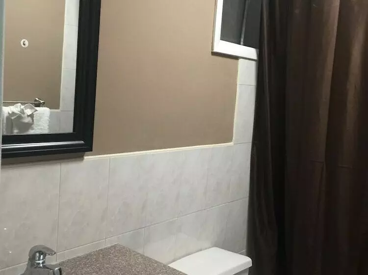 ホテル Americas Best Value Inn Avenel Woodbridge