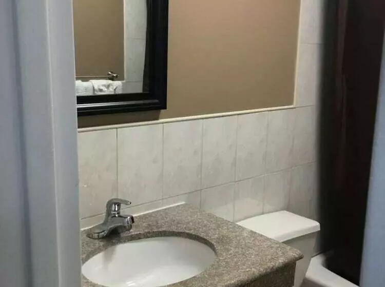 ホテル Americas Best Value Inn Avenel Woodbridge