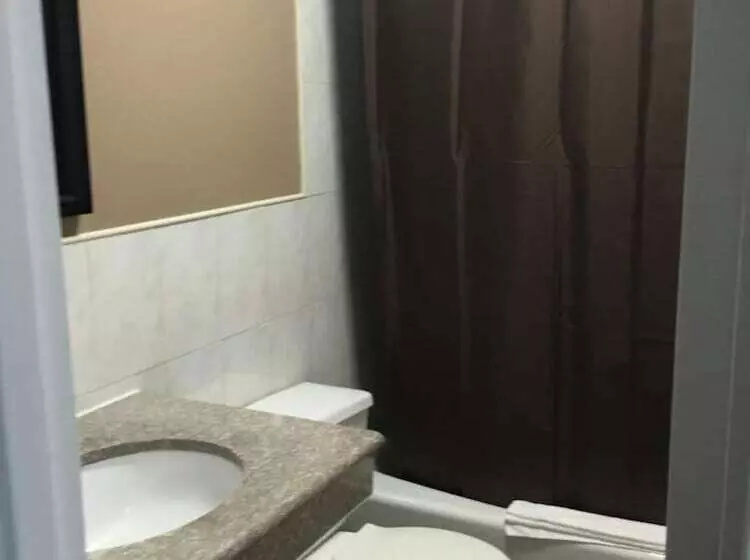 ホテル Americas Best Value Inn Avenel Woodbridge