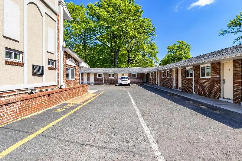 ホテル Americas Best Value Inn Avenel Woodbridge