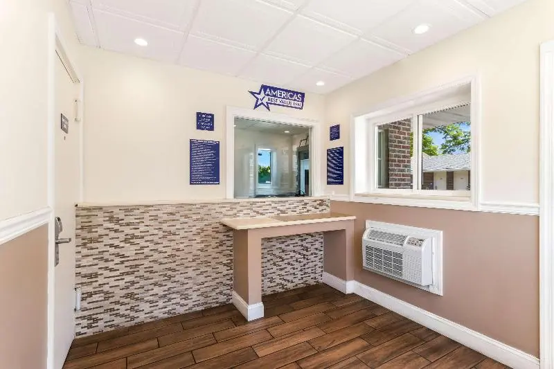 ホテル Americas Best Value Inn Avenel Woodbridge