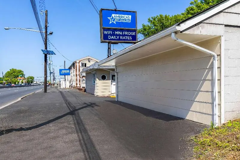 ホテル Americas Best Value Inn Avenel Woodbridge