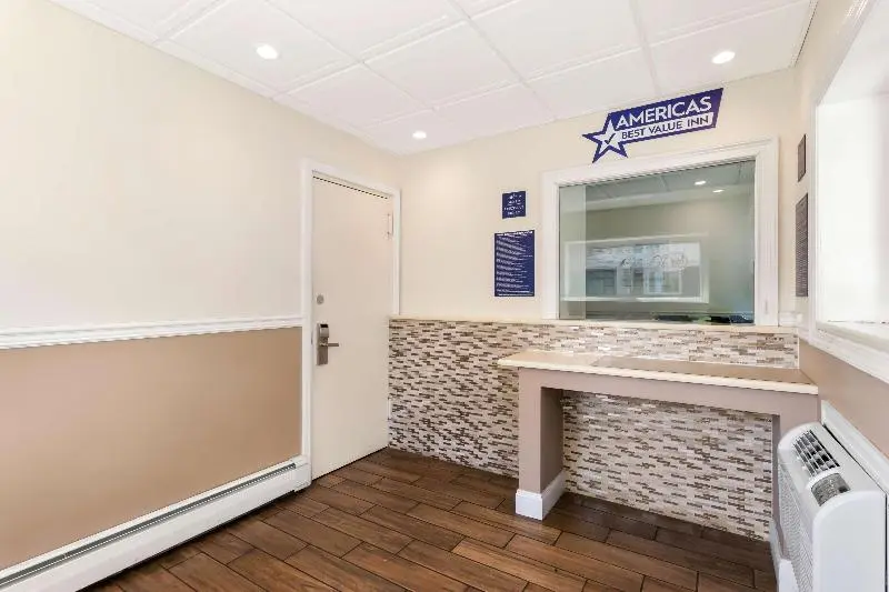 ホテル Americas Best Value Inn Avenel Woodbridge