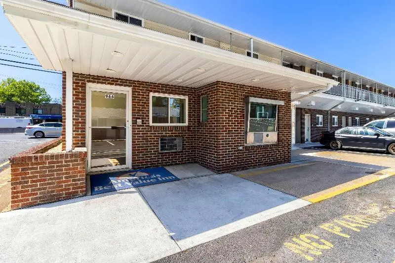 ホテル Americas Best Value Inn Avenel Woodbridge