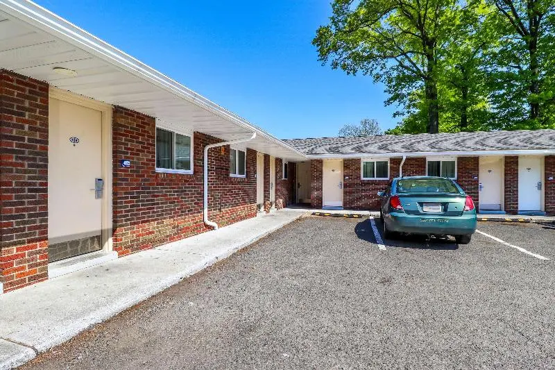 ホテル Americas Best Value Inn Avenel Woodbridge