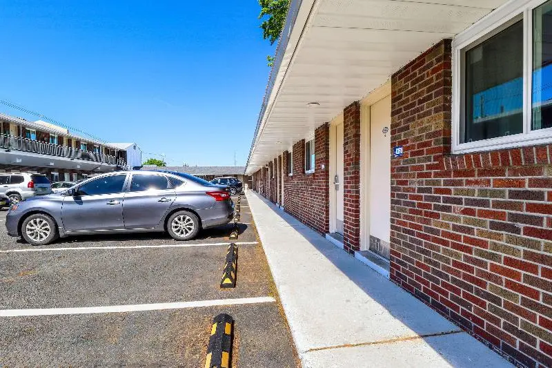 ホテル Americas Best Value Inn Avenel Woodbridge