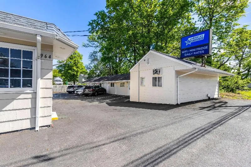 ホテル Americas Best Value Inn Avenel Woodbridge