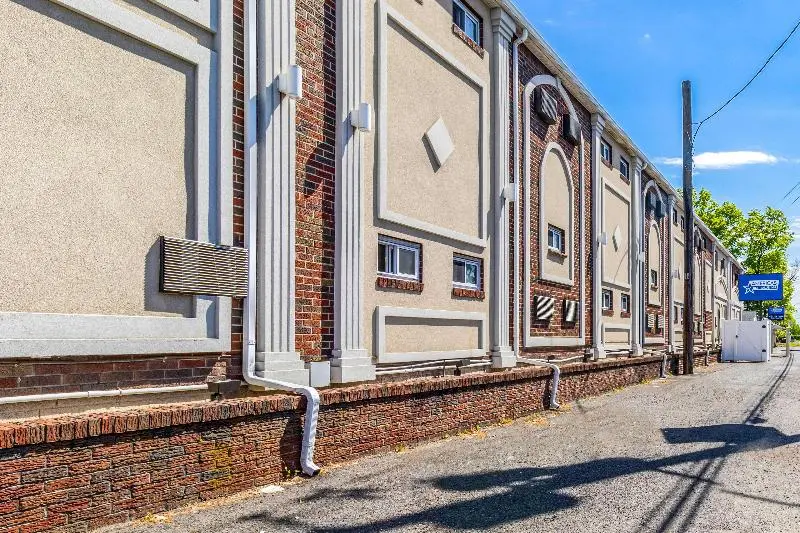 ホテル Americas Best Value Inn Avenel Woodbridge
