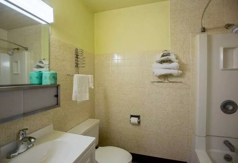 Hotelli Budget Host Inn