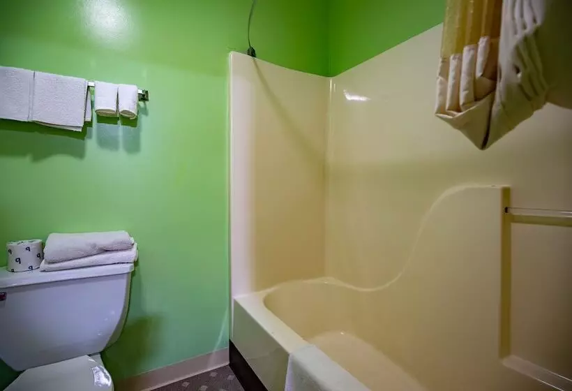 Hotelli Budget Host Inn
