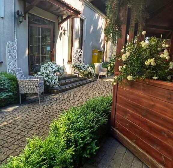 هتل Dworek Vesaria