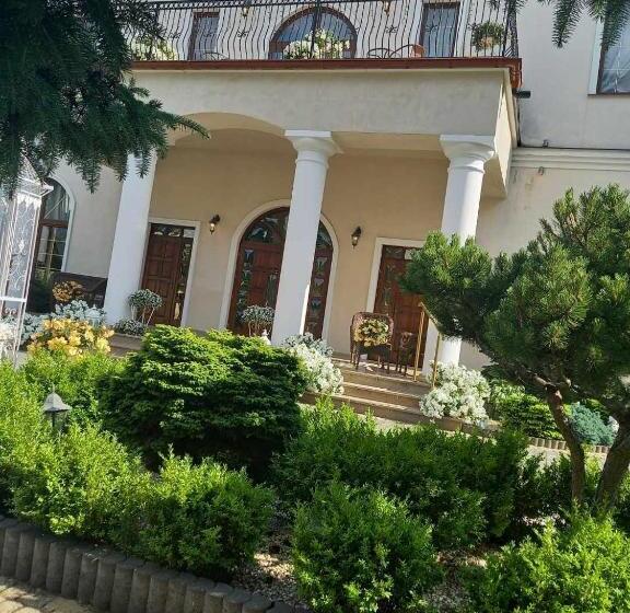 هتل Dworek Vesaria