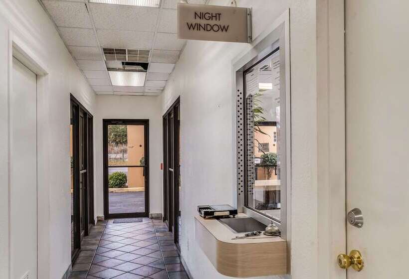 Отель Budget Inn