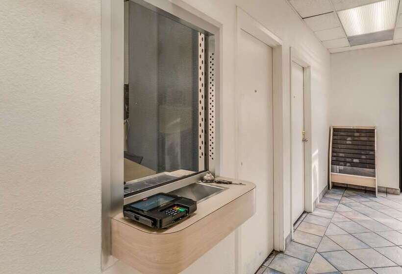 Отель Budget Inn