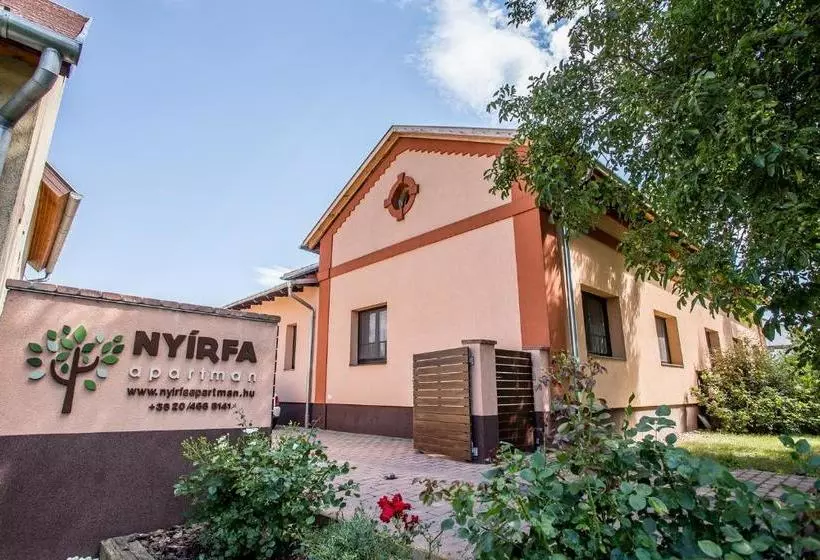 ホテル Nyirfa Apartmanház