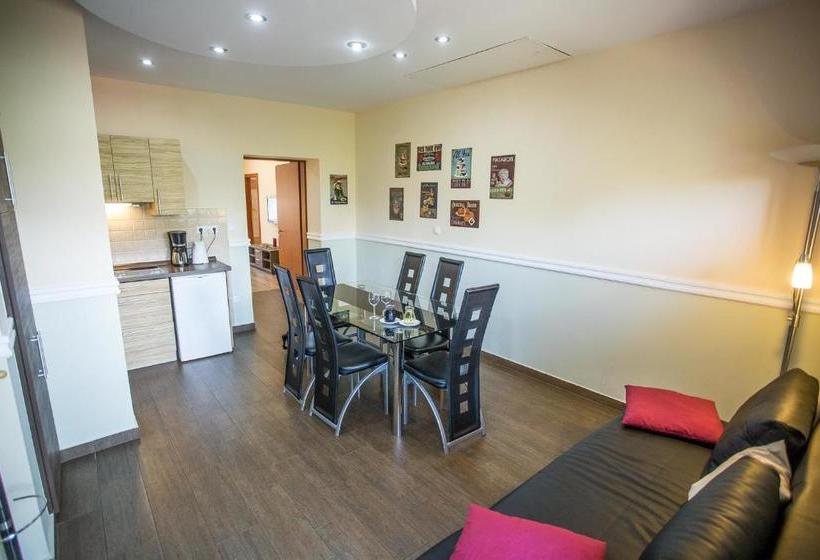 Отель Nyirfa Apartmanház