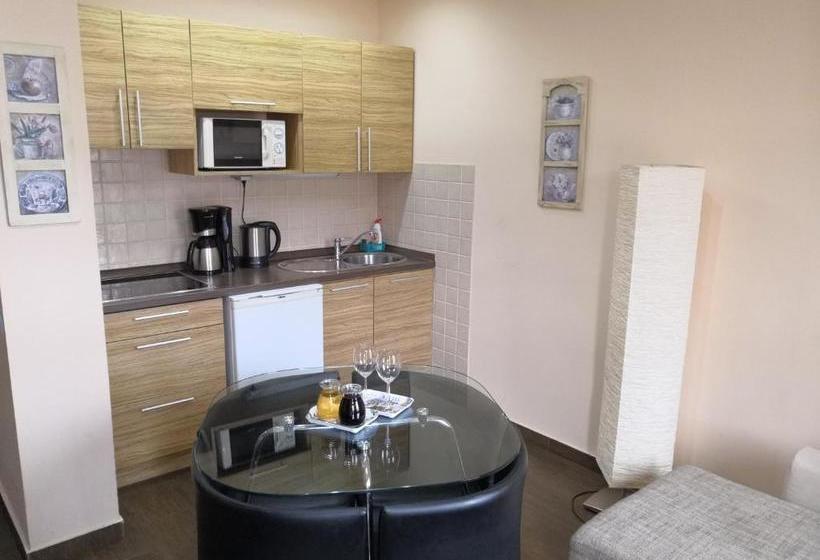 Отель Nyirfa Apartmanház