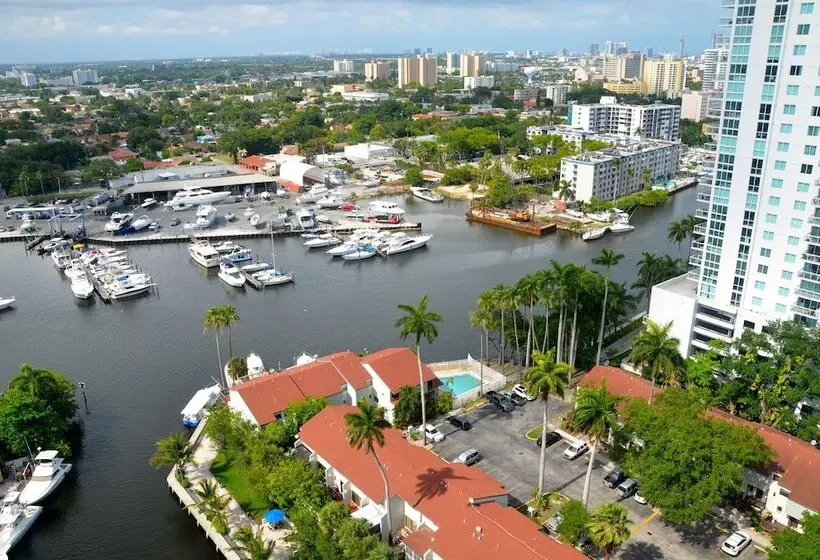 هتل Riviera Luxury Living At River Oaks Marina And Tower