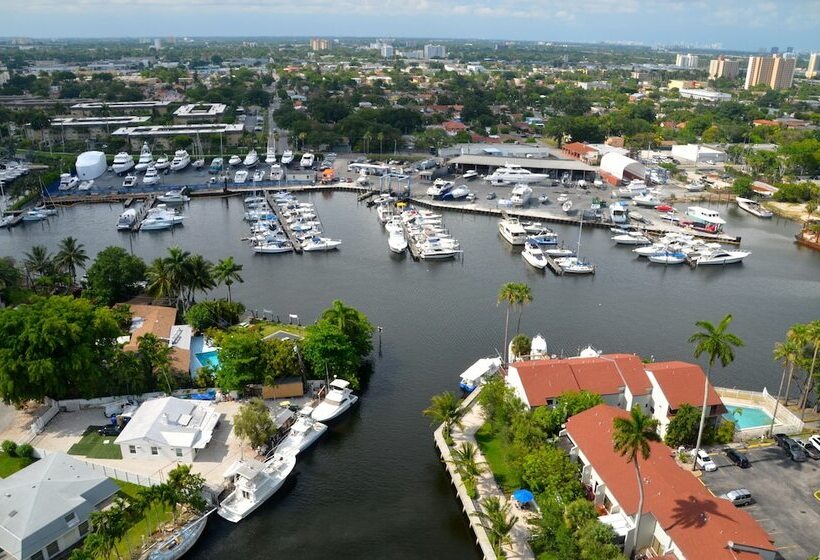 ホテル Riviera Luxury Living At River Oaks Marina And Tower