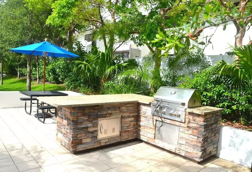 هتل Riviera Luxury Living At River Oaks Marina And Tower