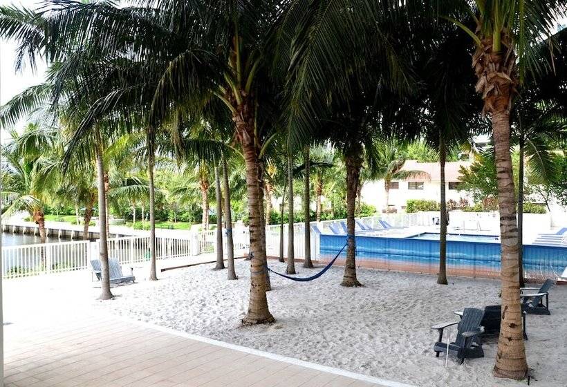 ホテル Riviera Luxury Living At River Oaks Marina And Tower