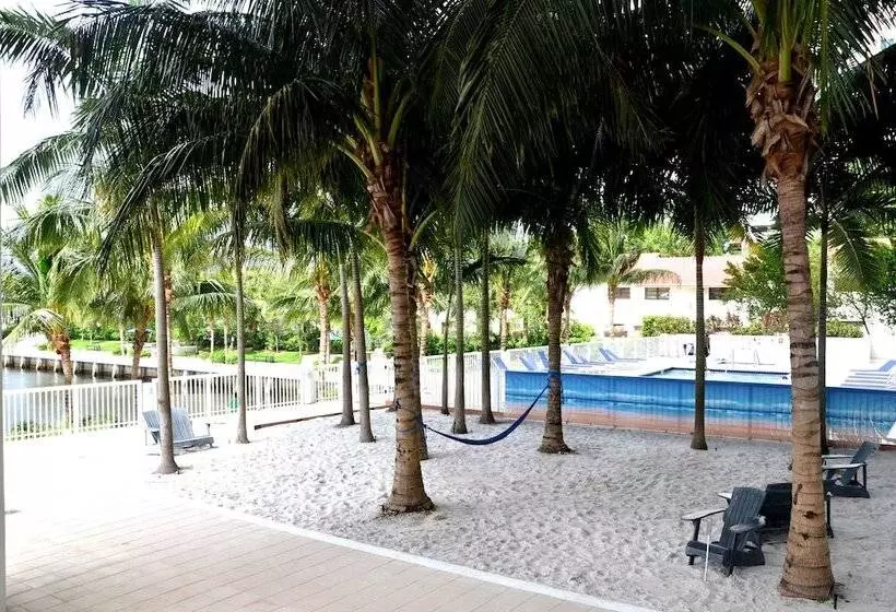 هتل Riviera Luxury Living At River Oaks Marina And Tower
