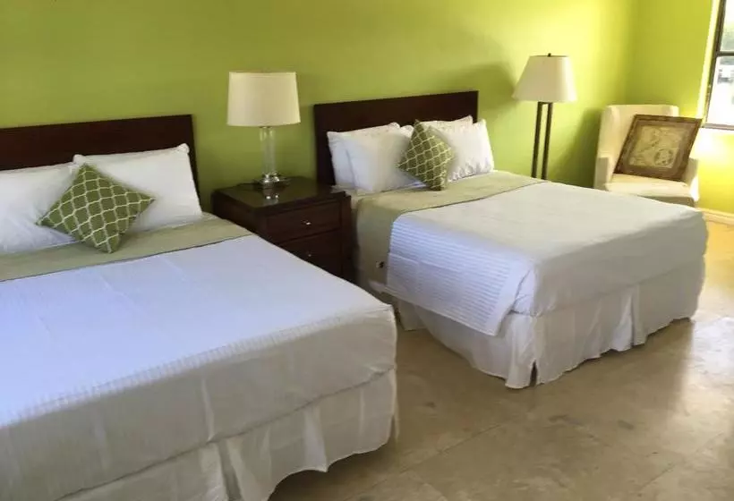 ホテル Smuggler's Cove Resort And Marina