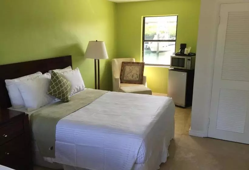 ホテル Smuggler's Cove Resort And Marina