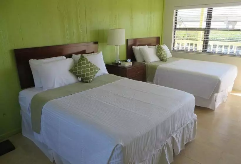 ホテル Smuggler's Cove Resort And Marina