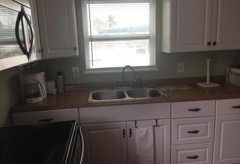 호텔 Smuggler's Cove Resort And Marina