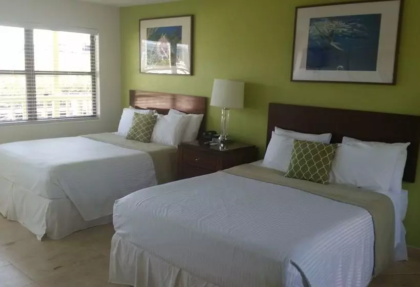 ホテル Smuggler's Cove Resort And Marina