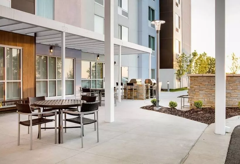 هتل Towneplace Suites By Marriott Kansas City Airport