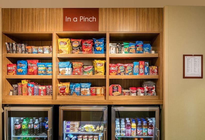 Отель Towneplace Suites By Marriott Kansas City Airport