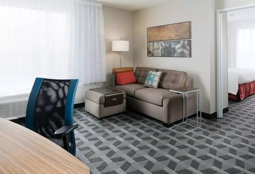 هتل Towneplace Suites By Marriott Kansas City Airport