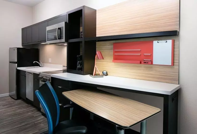 هتل Towneplace Suites By Marriott Kansas City Airport