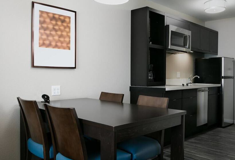 Отель Towneplace Suites By Marriott Kansas City Airport